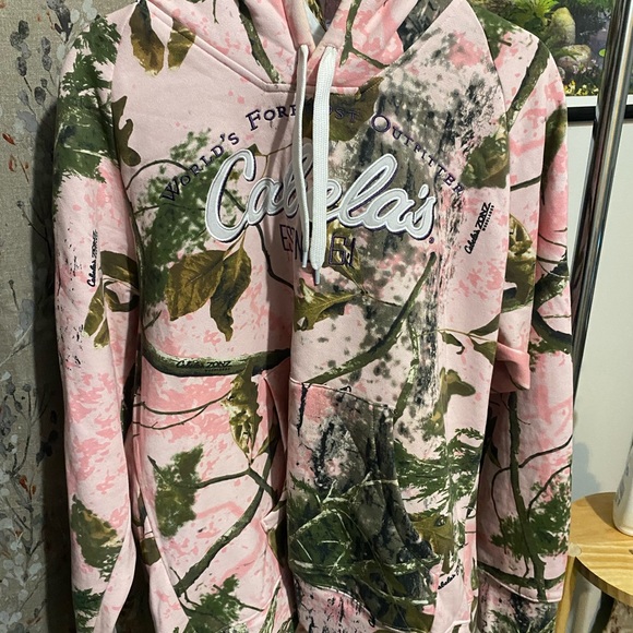 Cabelas sweatshirt XL. Stretchy material - Picture 1 of 4